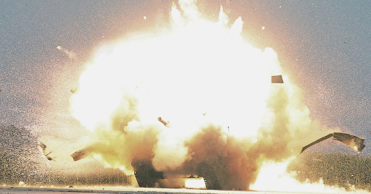 서울과 미국이 대규모 군사 훈련을 하는 가운데 북한이 목표물을 공격하는 새로운 드론을 선보이다