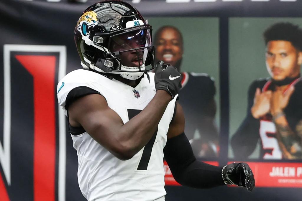 브라운스 대 커맨더스, 콜츠 대 재규어 선수 소품