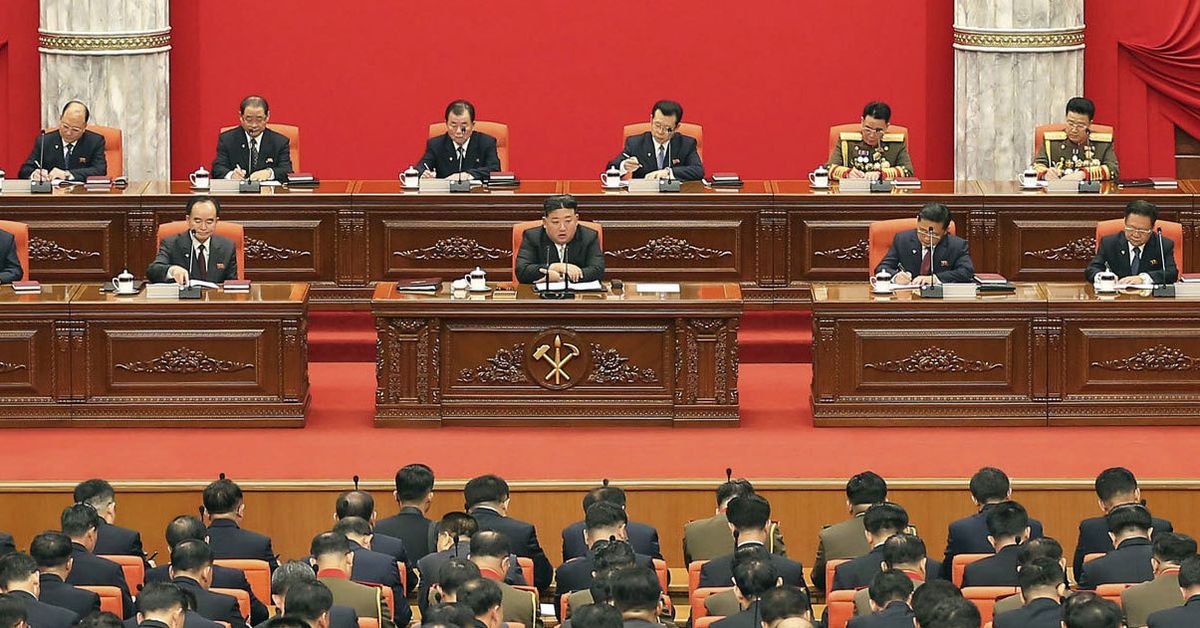 북한 김 위원장, 주요 회담에서 은둔국가 군사적 성과 자랑