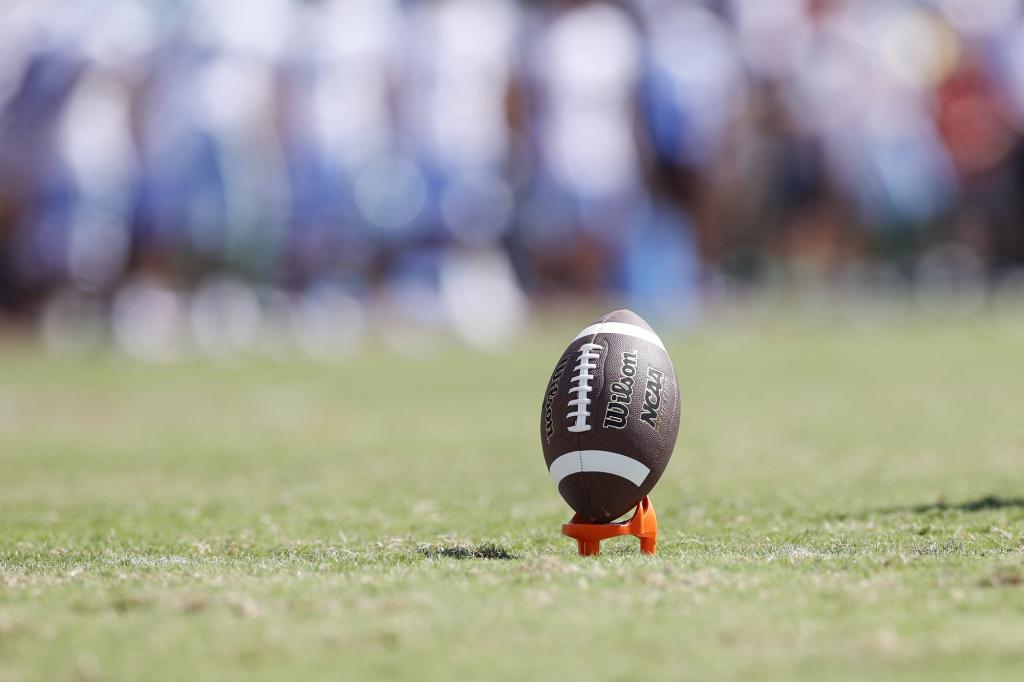 대학 미식축구를 포함한 모든 스포츠에서 $1,000 보너스를 받으세요