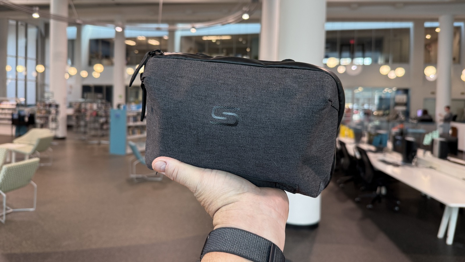 최고의 기술 배낭: 여행에 절대 없이는 안 되는 10가지(당신도 마찬가지)