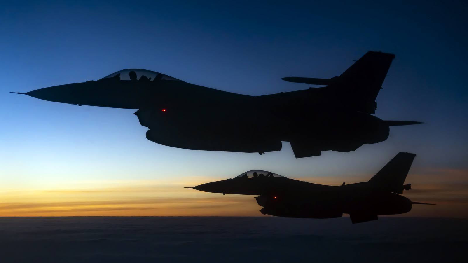 미쓰비시 F-2는 무엇이며 F-16 전투기와 어떤 관련이 있습니까?