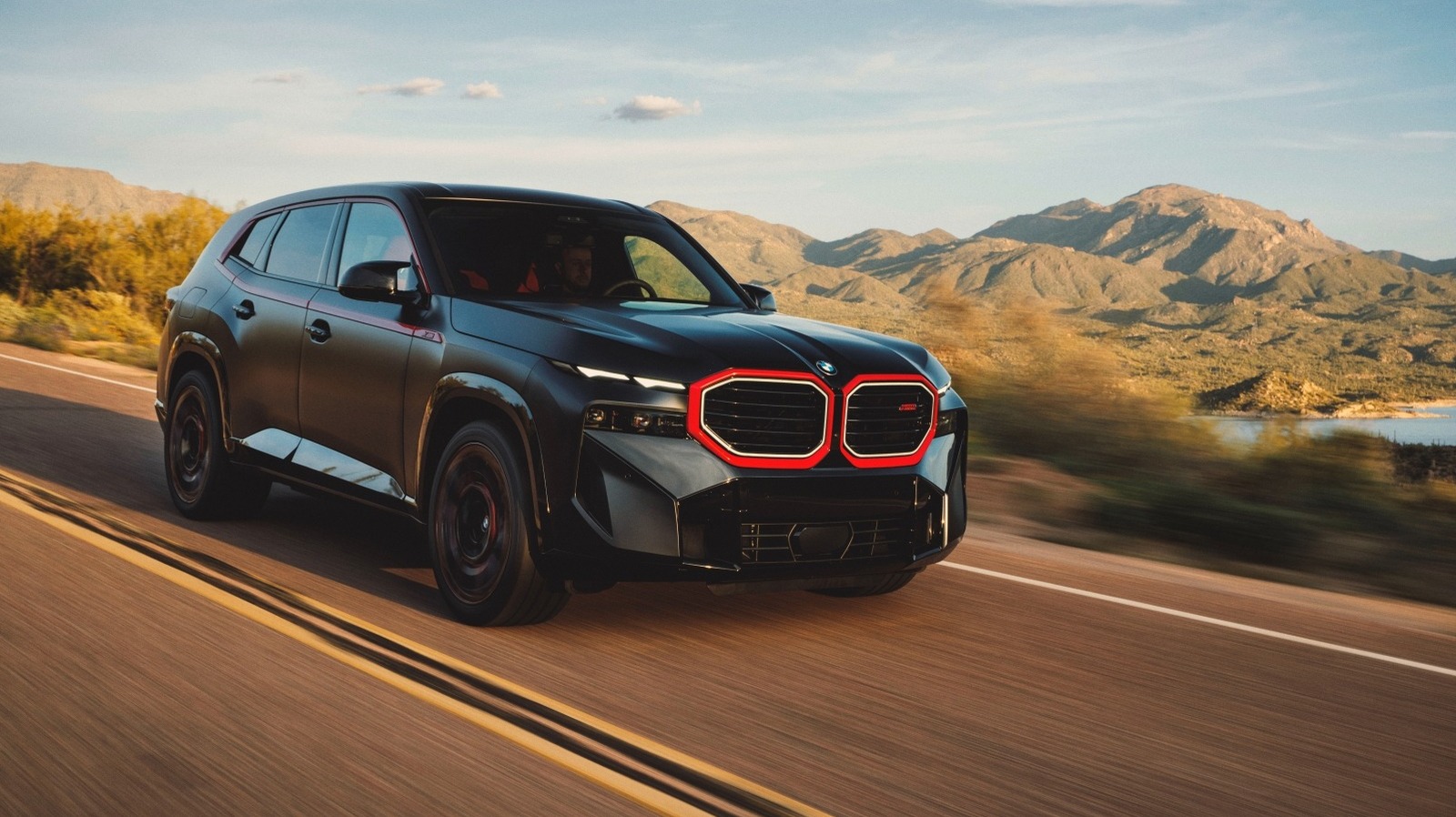 아직도 V8 엔진을 탑재하고 있는 BMW 자동차 6대