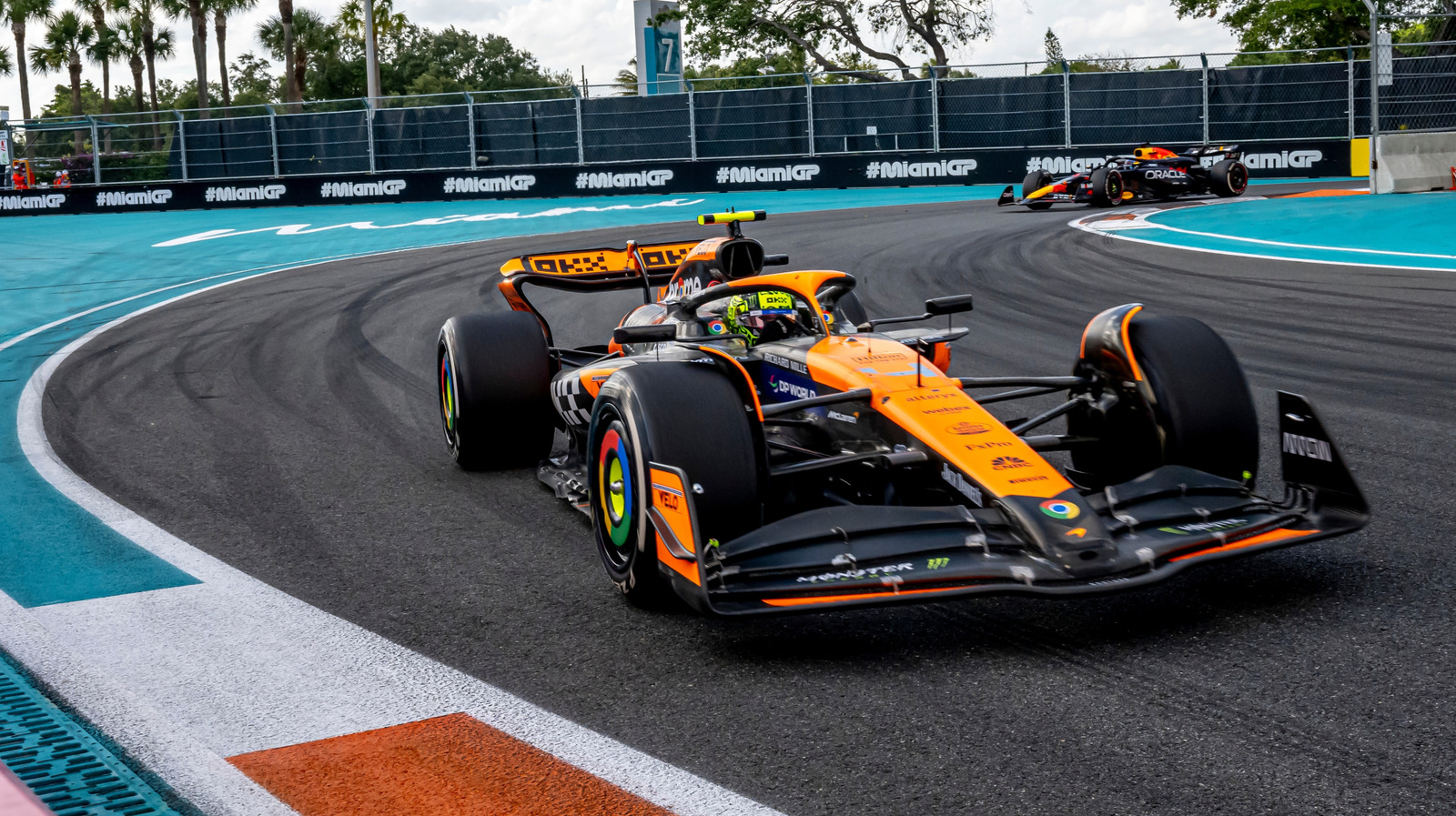 McLaren은 F1에서 어떤 엔진을 사용합니까?