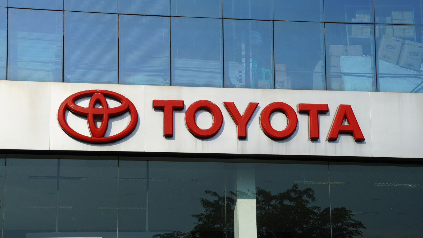 Toyota의 소유자는 누구이며 차량은 어디에서 제작됩니까?