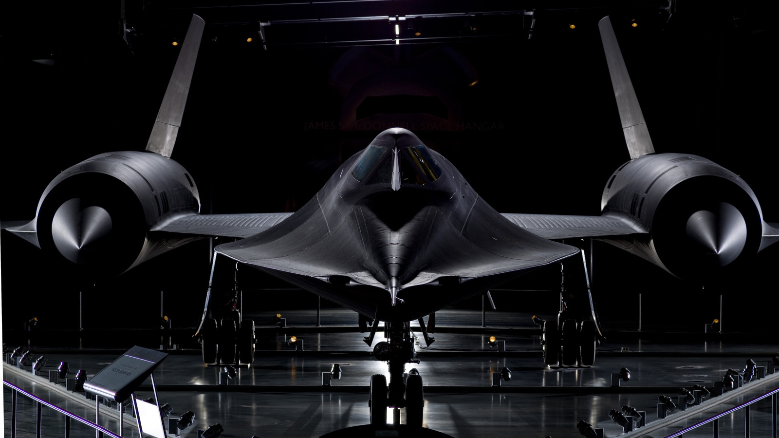 SR-71 블랙버드는 어디에서 제작되었으며 누가 제작했나요?