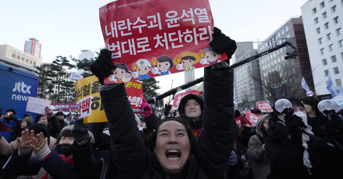 국회가 계엄령을 내린 윤석열 대통령 탄핵안을 가결했다.