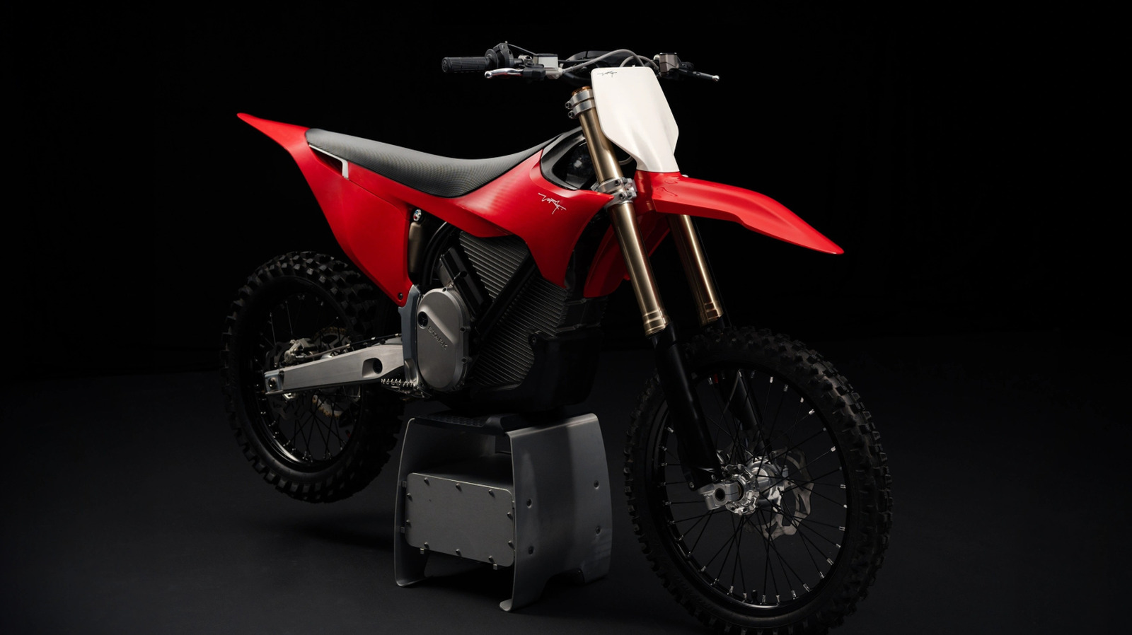 스타크 오토바이는 누가 만들고 어디서 제작되나요?