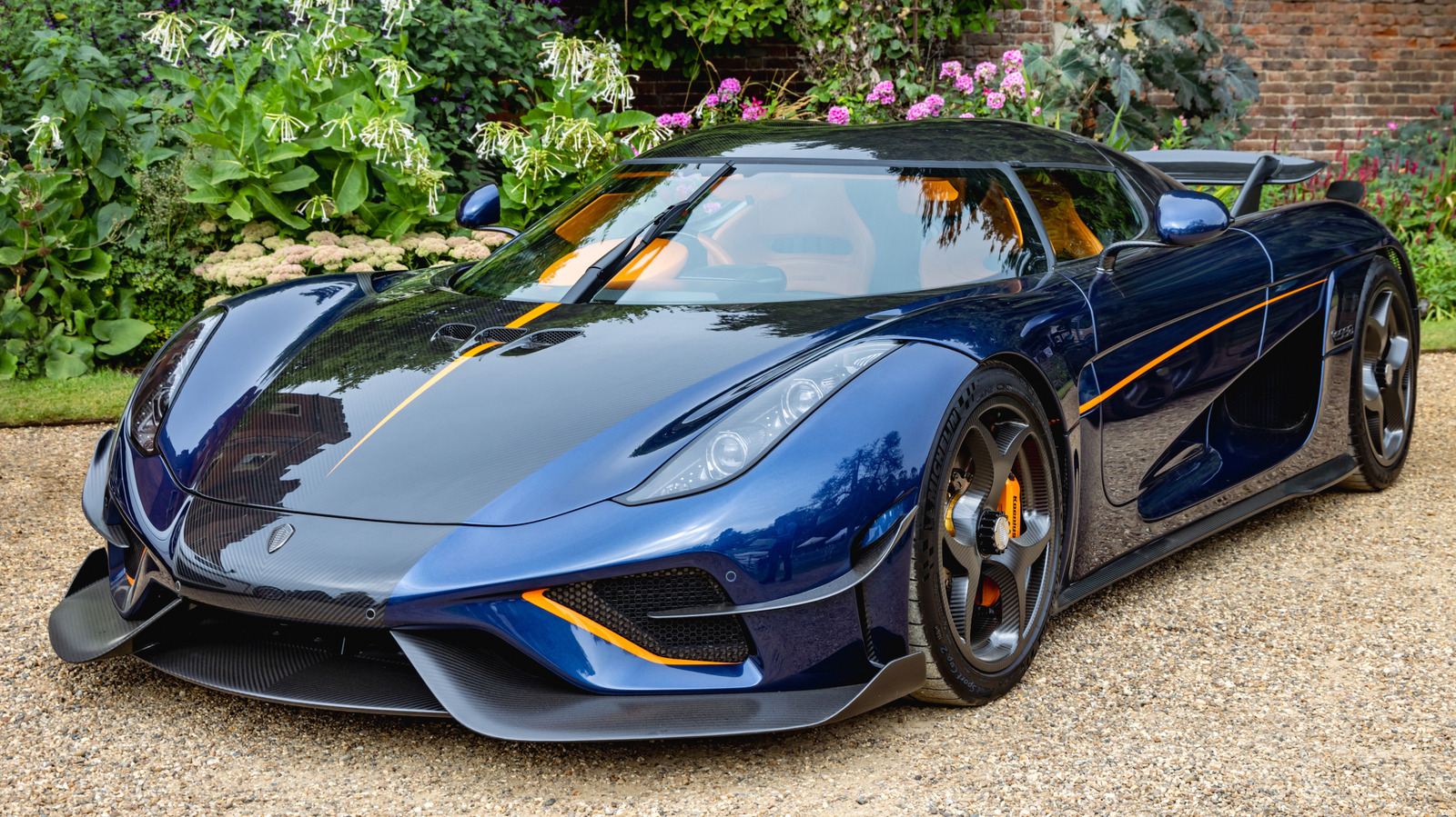 Koenigsegg는 누가 소유하고 자동차는 어디에서 만들어지나요?
