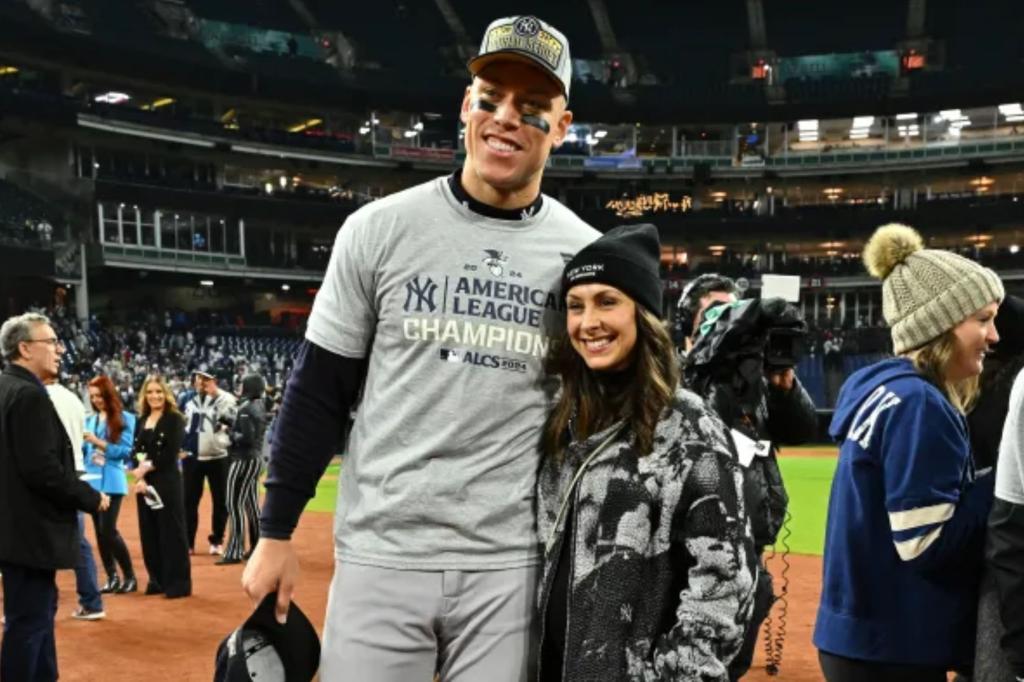 Aaron Judge, 아내 Samantha는 커플의 첫 아이를 환영합니다