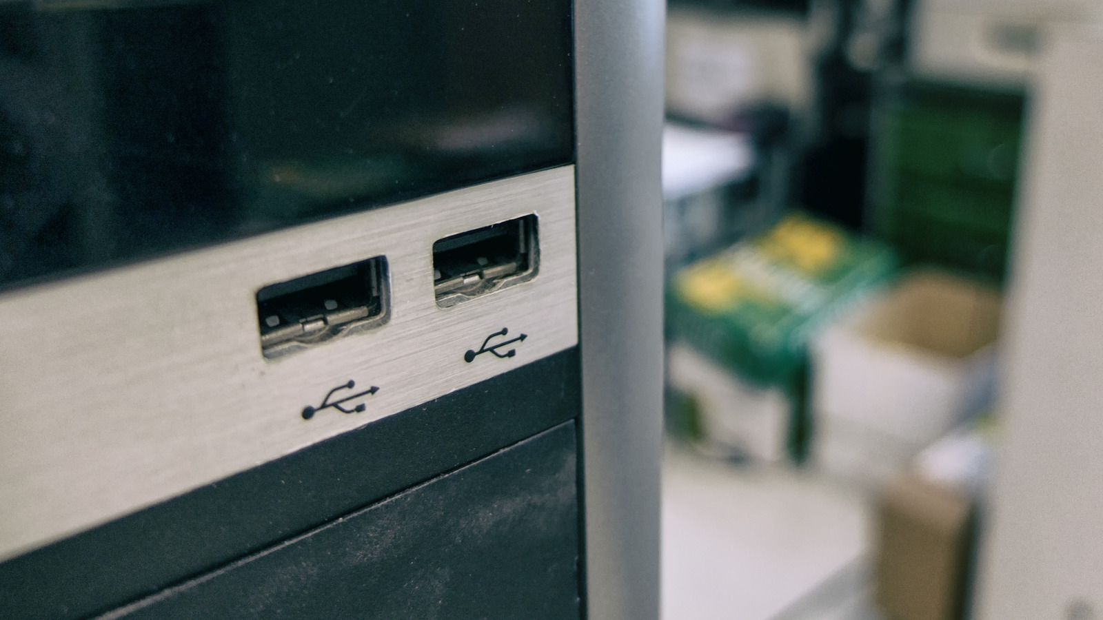 일부 USB 포트는 왜 흰색입니까? 그 의미는 다음과 같습니다