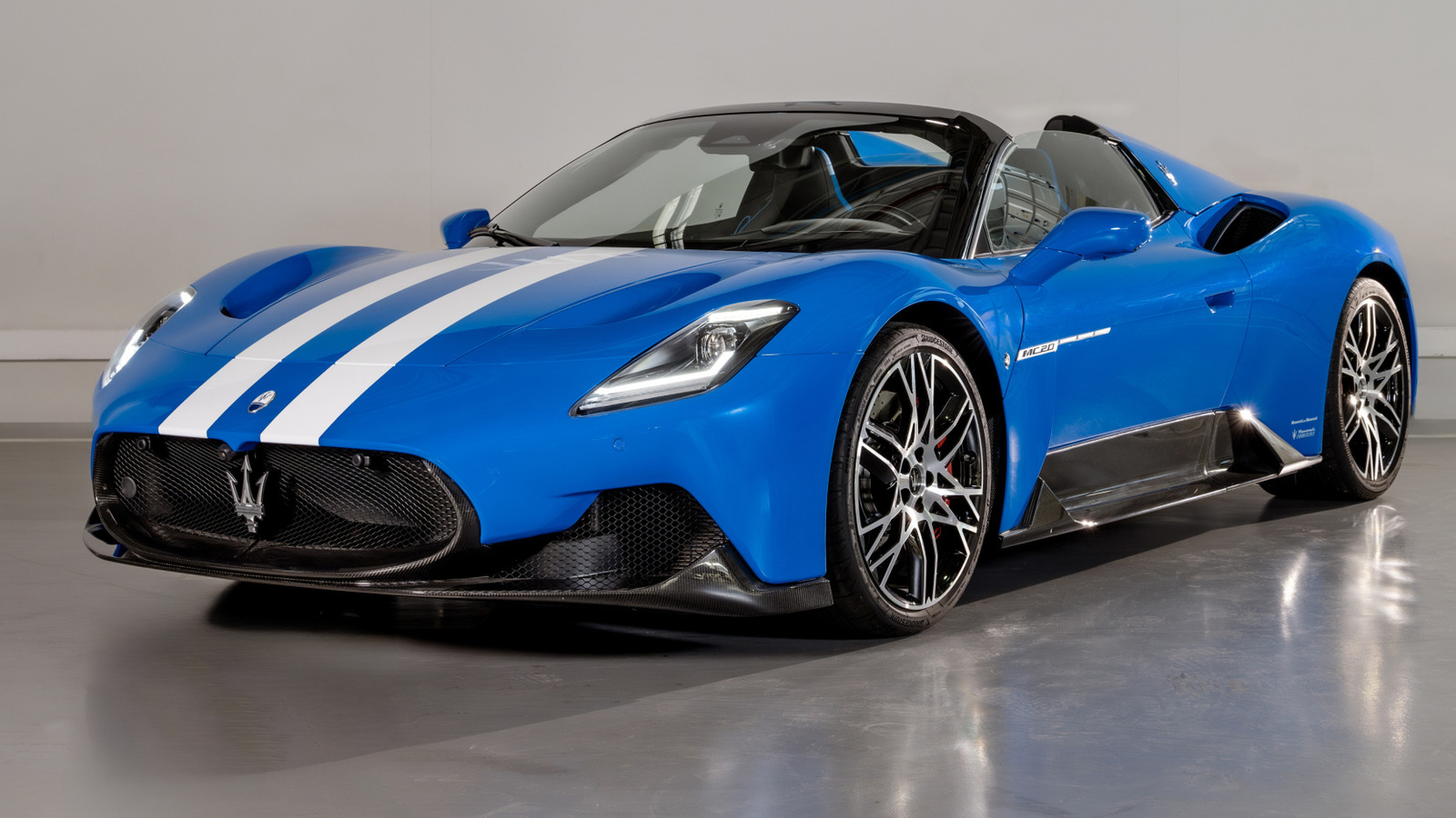 Maserati는 Supercar Buyers의 Big Dealbreaker를 발견했으며 MC20 Folgore는 가격을 지불했습니다.