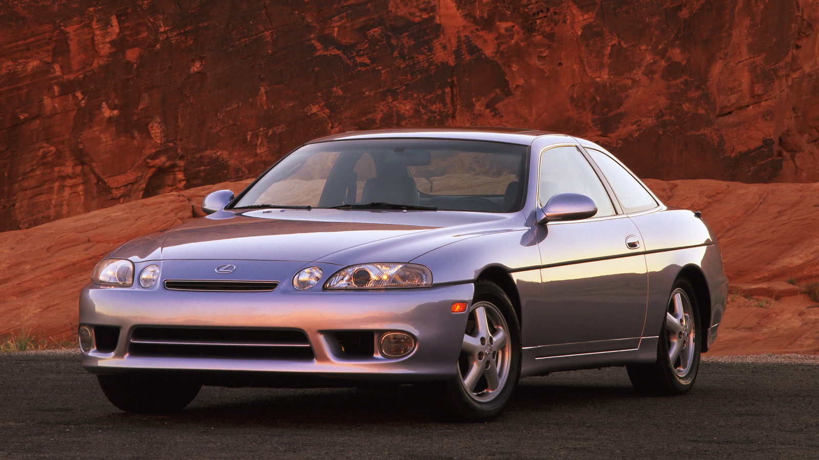 Lexus SC 300 : 당신이 여전히 감당할 수있는 과소 평가 된 Toyota Supra 대체물
