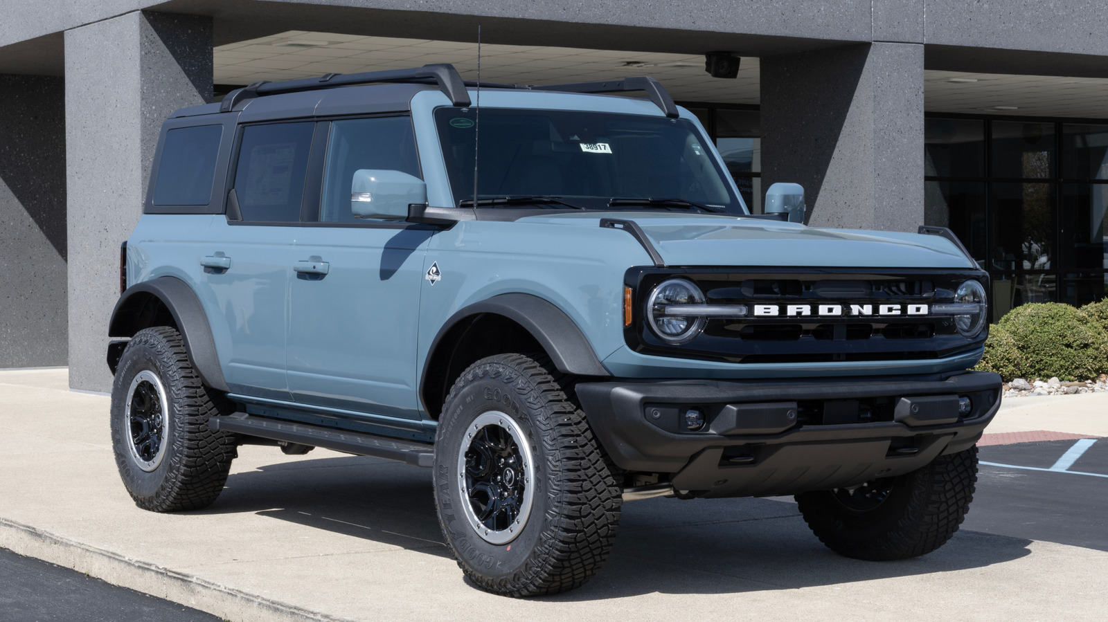 Ford Bronco Doors가 나오나요? (그리고 그들없이 운전할 수 있습니까?)