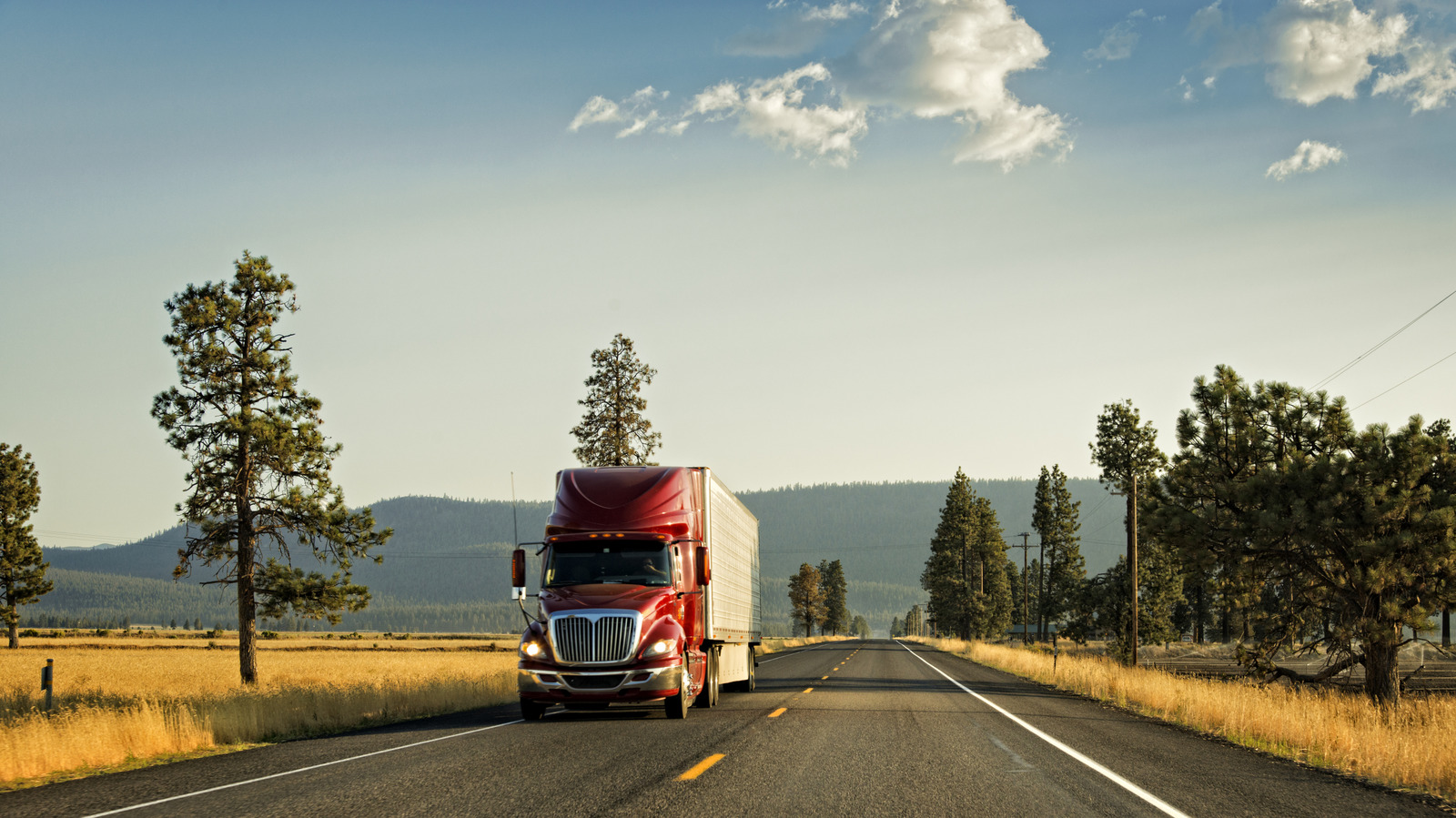 반 트럭의 사각 지대는 어디에 있습니까? 옆에 운전하는 동안 안전을 유지하는 방법