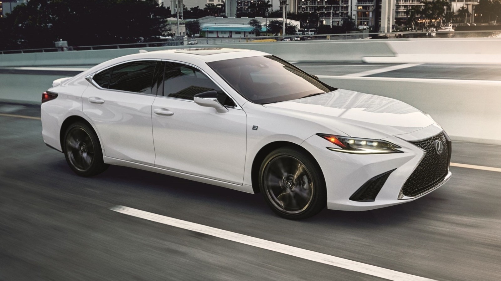 ES는 Lexus 차량에서 무엇을 의미합니까?