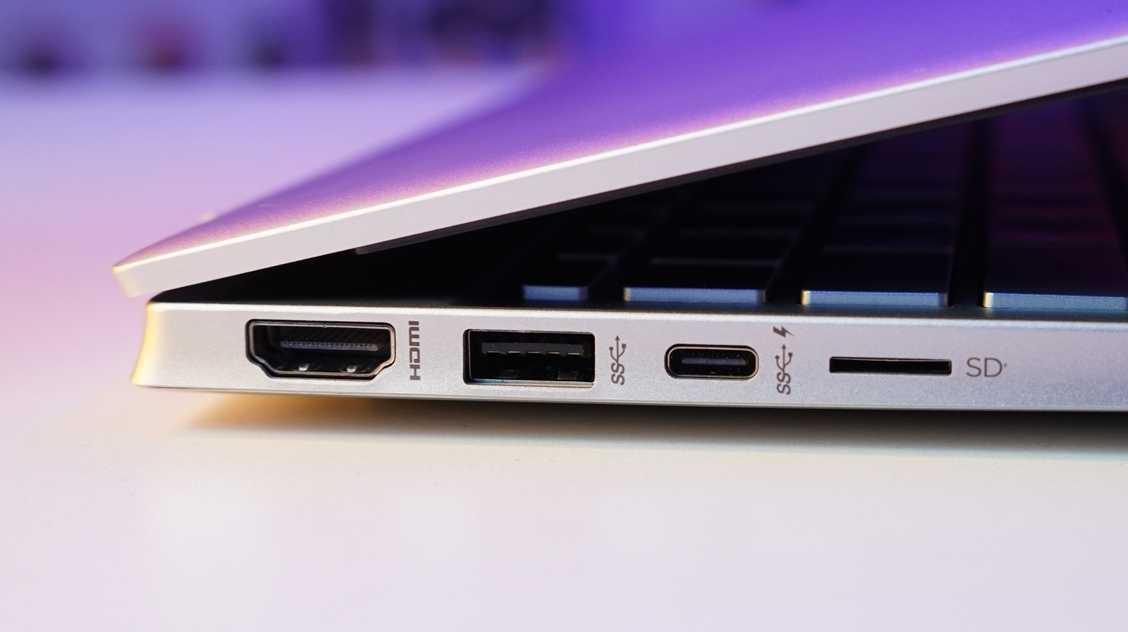 컴퓨터의 USB 포트를 올바르게 청소하는 방법