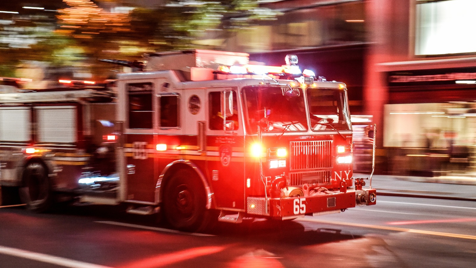 소방차 대 워터 트럭 : 차이점은 무엇입니까?