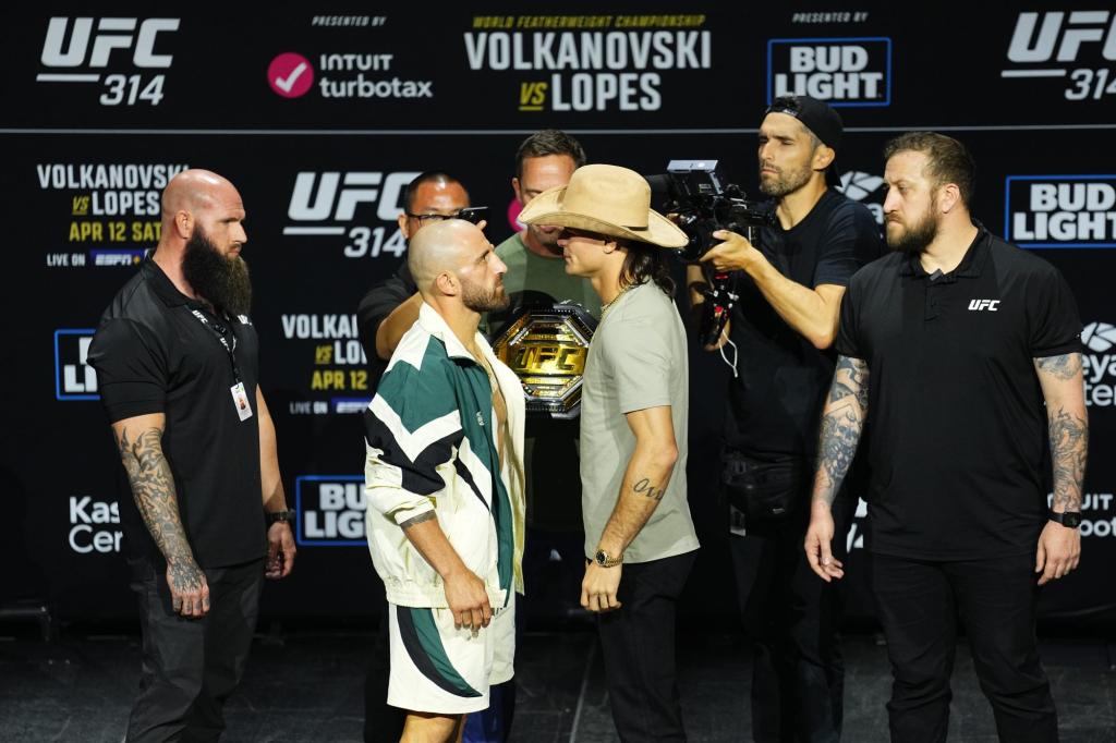 Alexander Volkanovski vs. Diego Lopes Pick