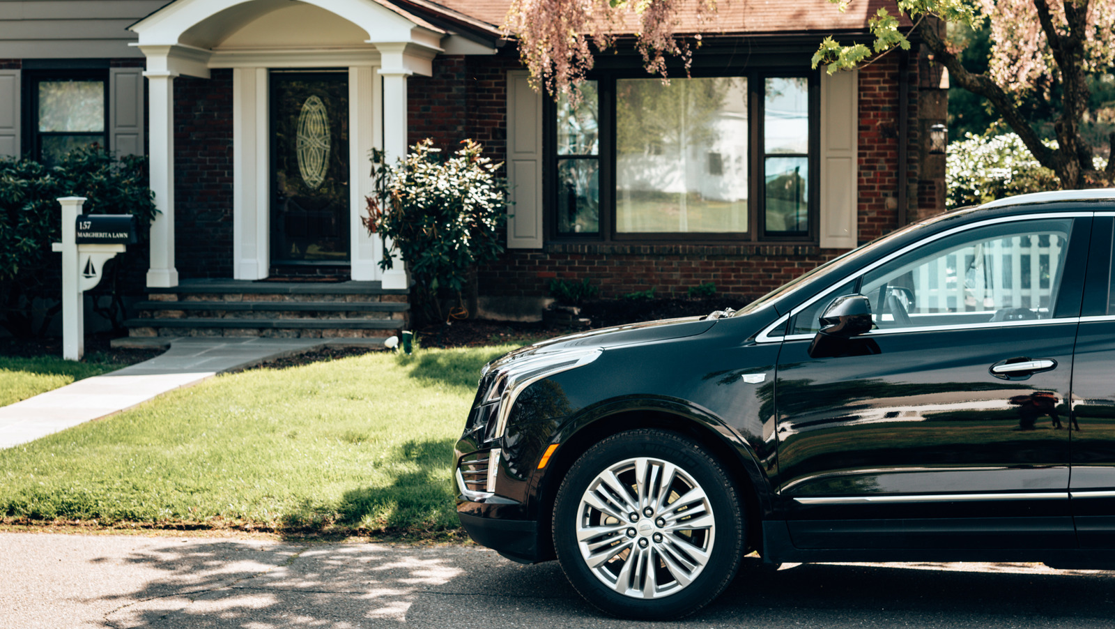 차도 앞에 주차 된 차를 견인 할 수 있습니까?