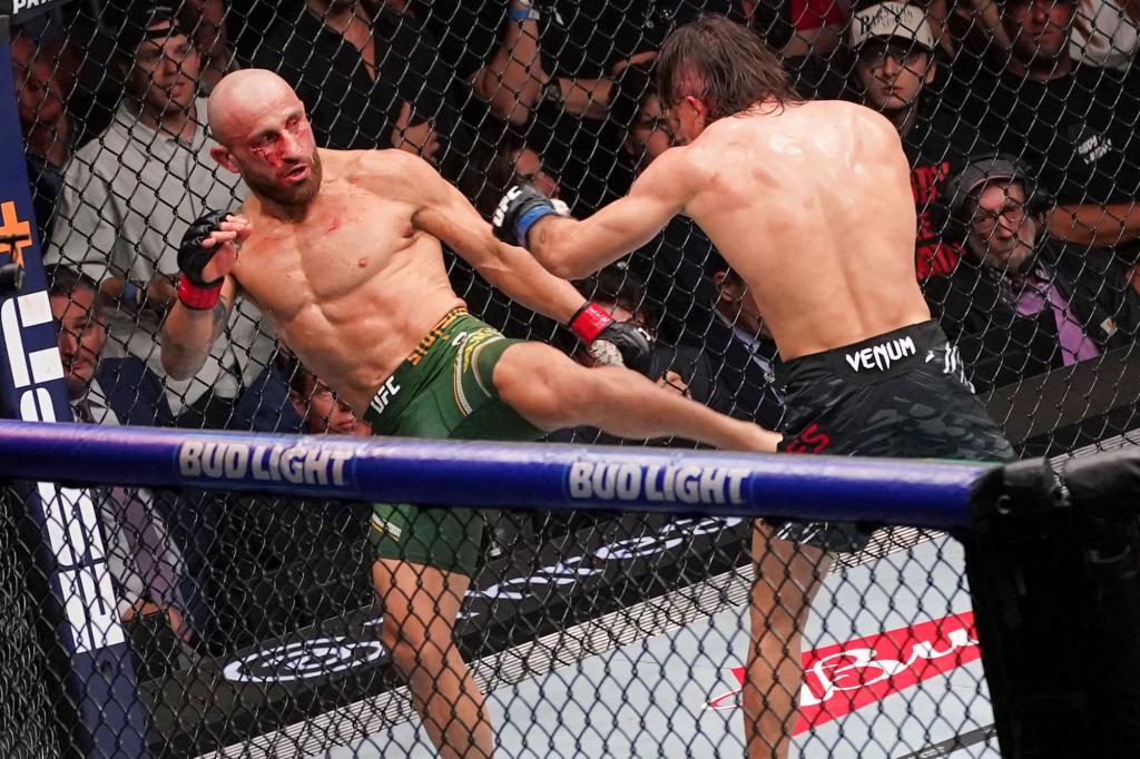 Alexander Volkanovski는 Diego Lopes를 지나서 UFC 314에서 타이틀을 회수합니다.