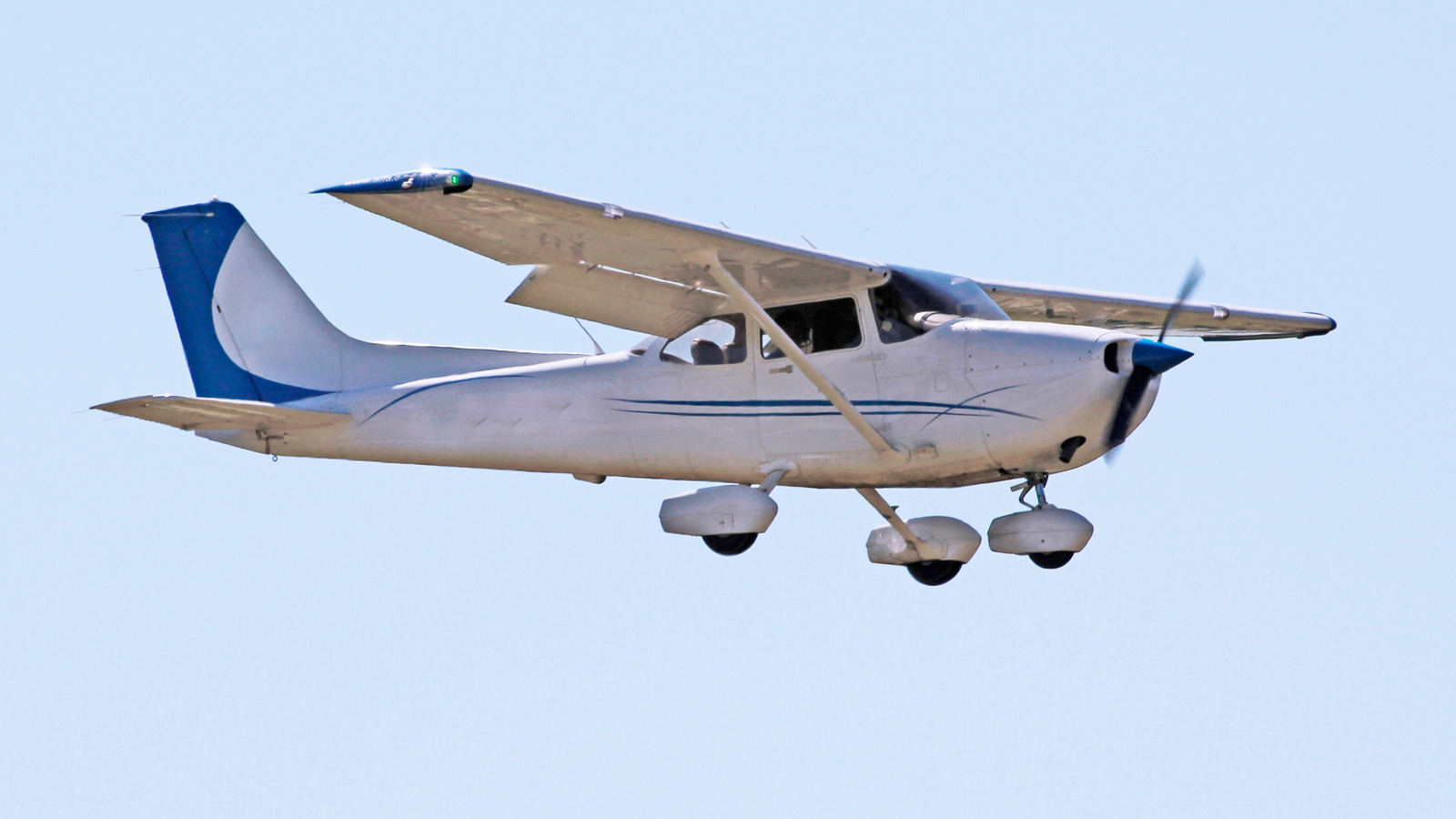Cessna 172 : 최고 속도는 얼마이며 얼마나 멀리 날 수 있습니까?