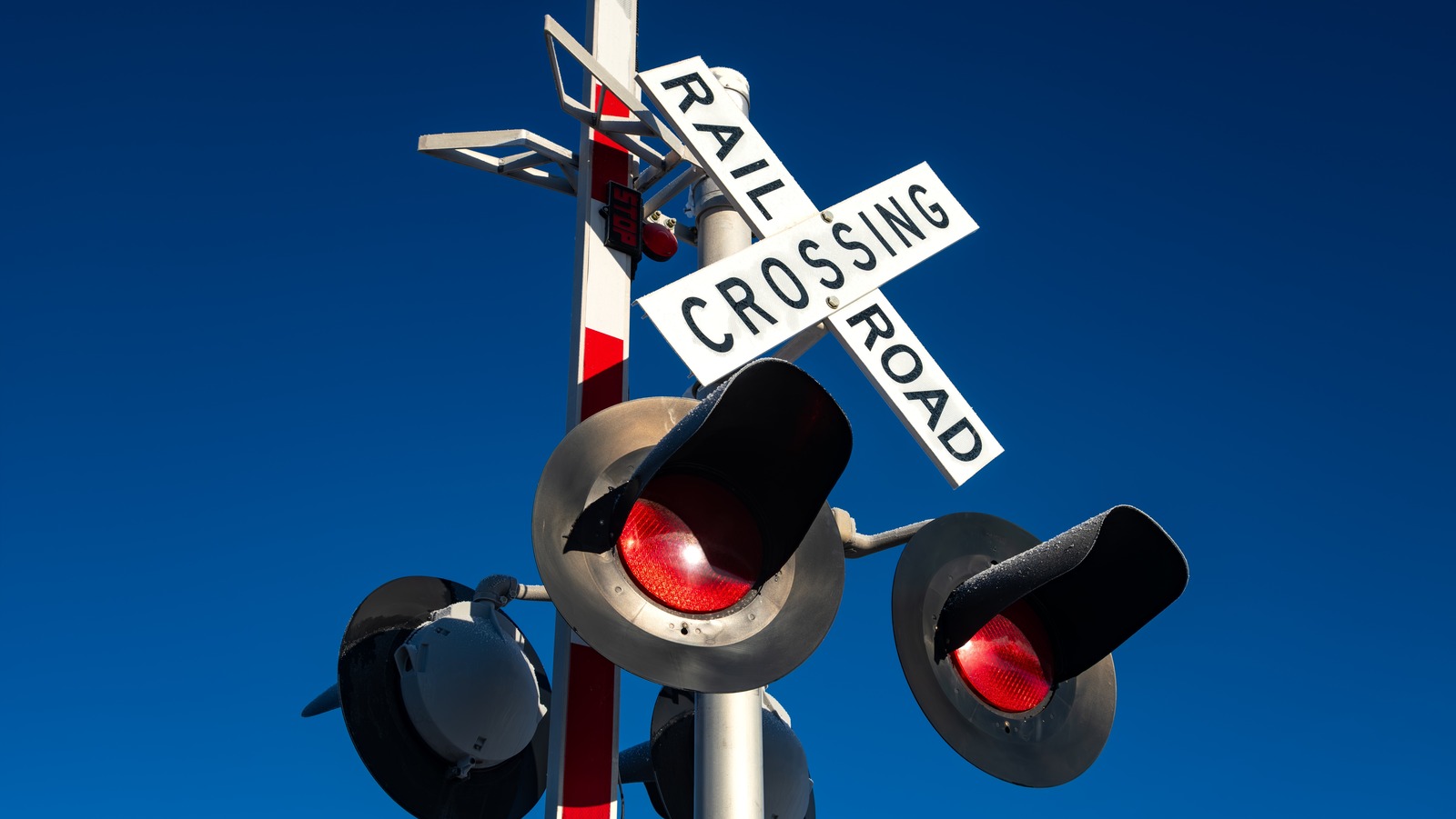 버스가 철도에서 멈춰야하는 이유는 무엇입니까?