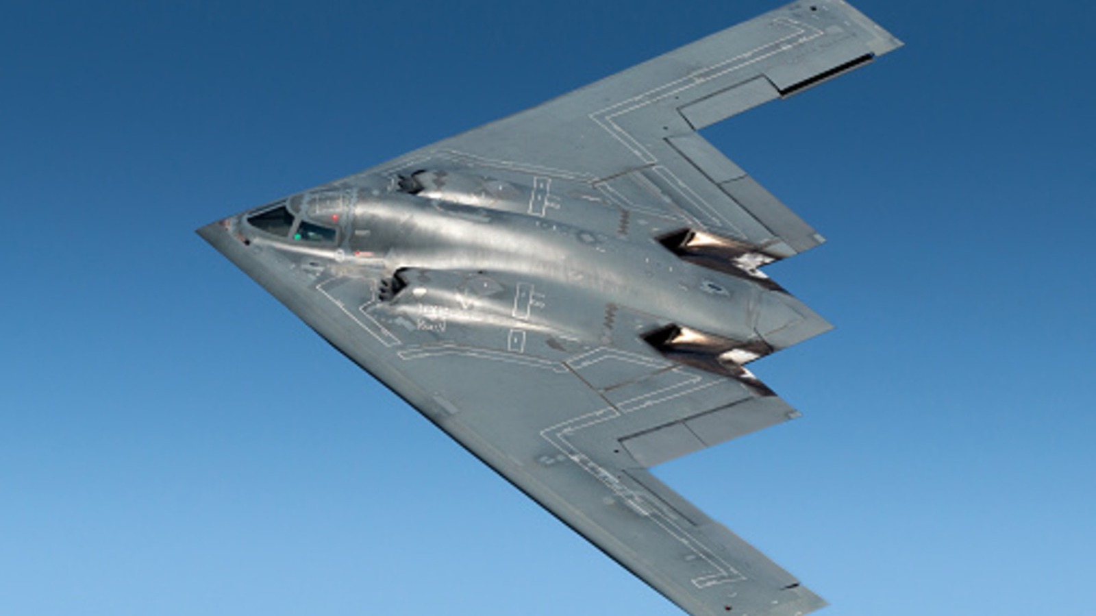 스텔스 항공기 기술이 F-117 Nighthawk에서 B-21 Raider로 진화 한 방법