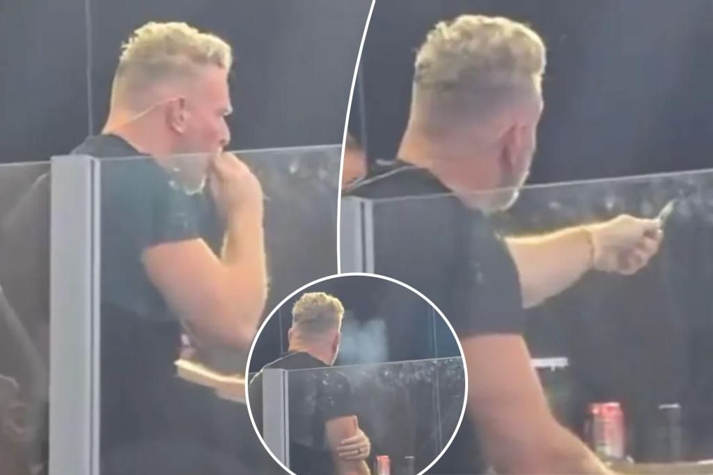그의 2025 년 NFL 드래프트 쇼에서 Pat McAfee Vapes