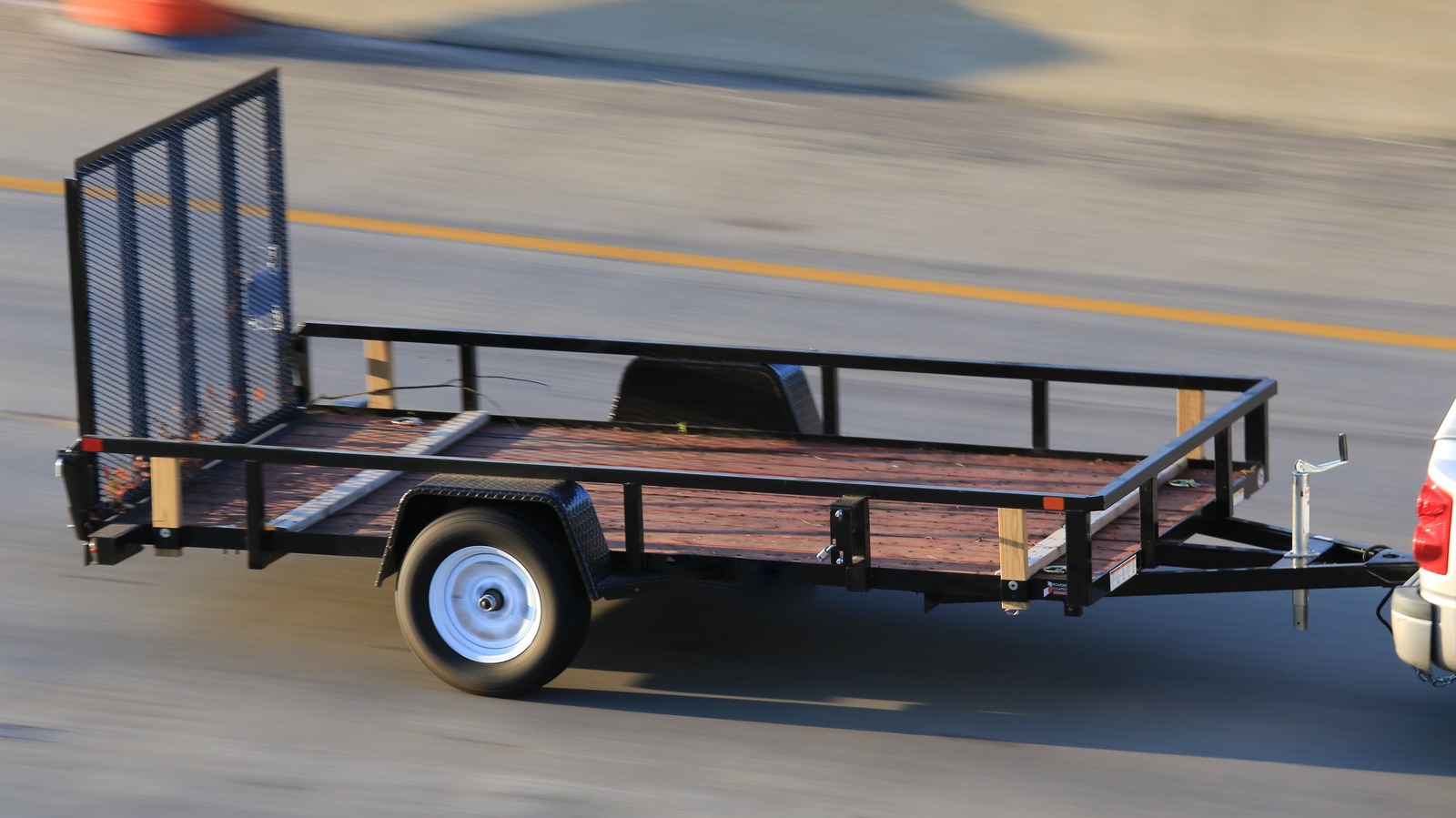 다음은 견인 트레일러를 백업하는 데 도움이되는 가장 쉬운 트릭입니다.