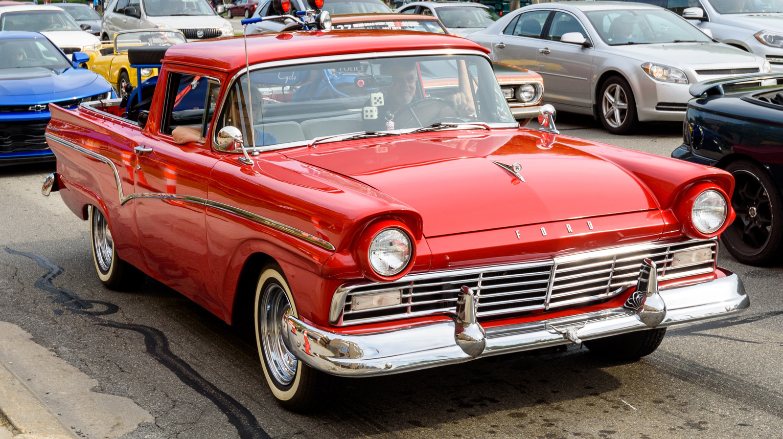 Chevy El Camino 또는 Ford Ranchero가 먼저 왔습니까? 픽업 쿠페 역사를 살펴보십시오