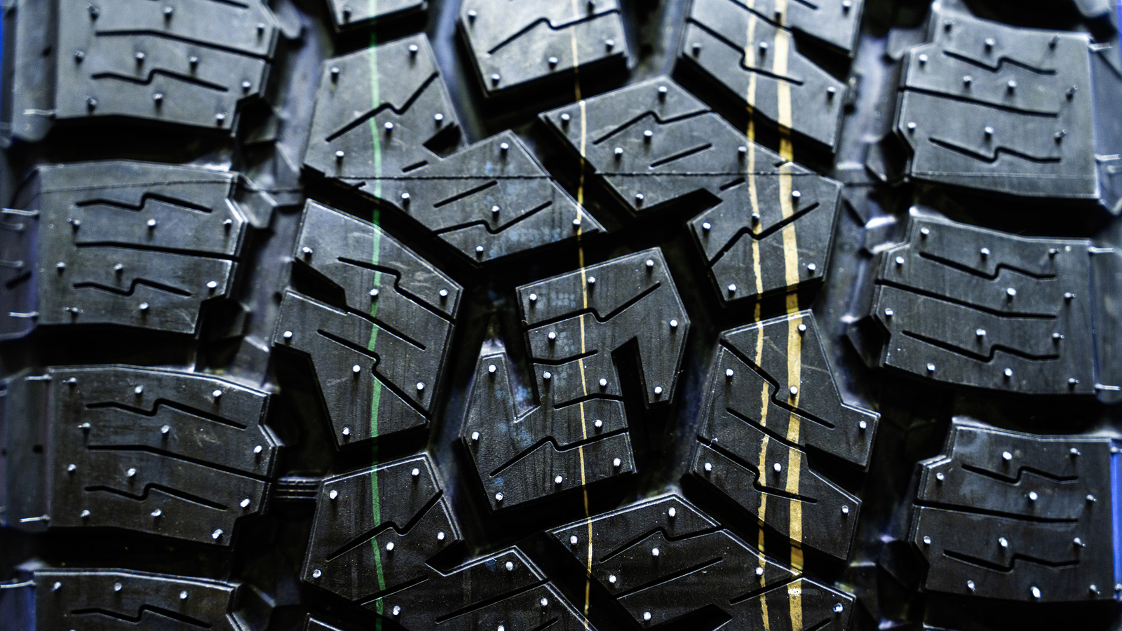 새로운 타이어의 컬러 선은 무엇입니까?