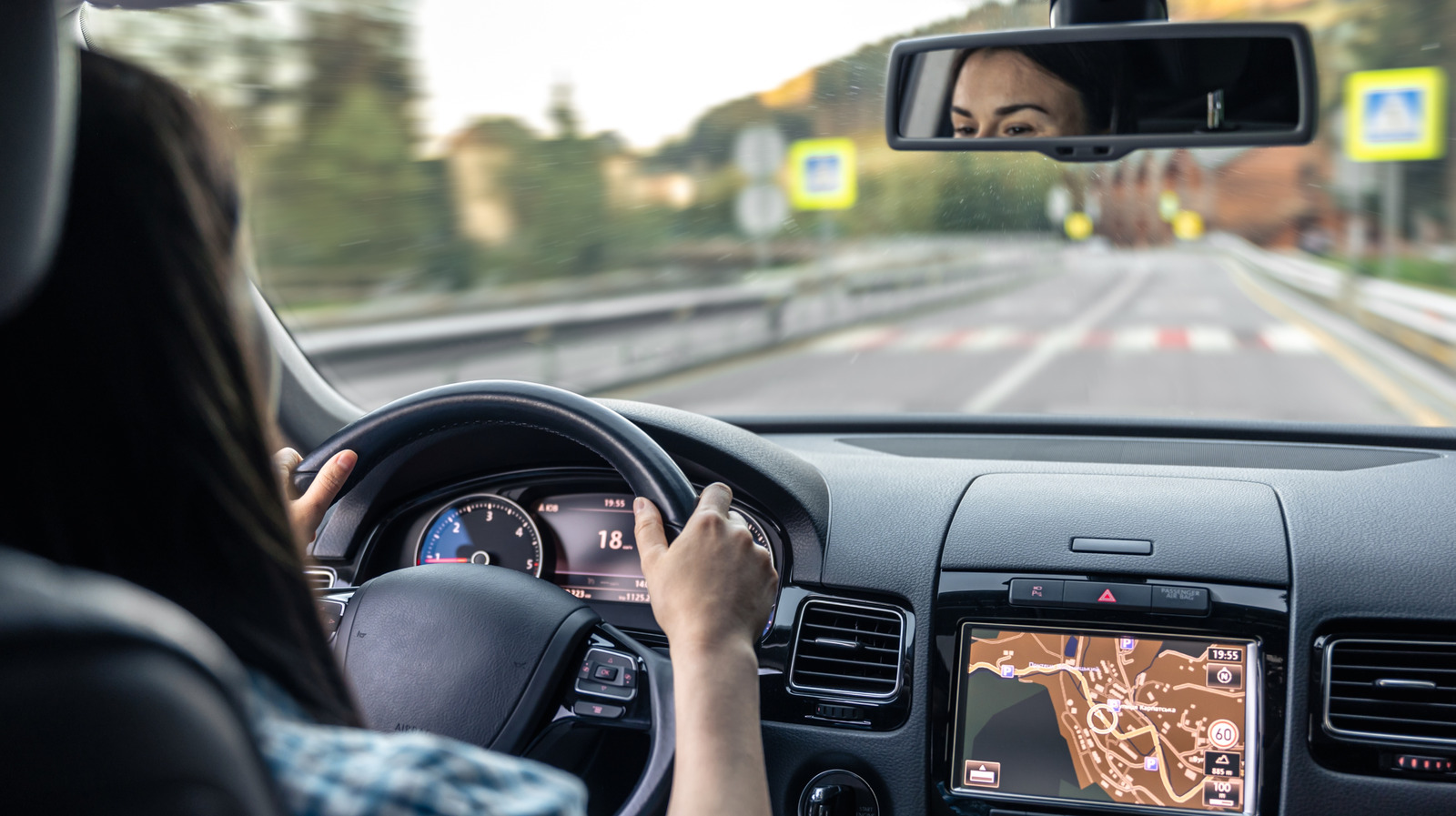 4 유용한 자동차 안전 가제트 드라이버는 차량에 보관할 수 있습니다.