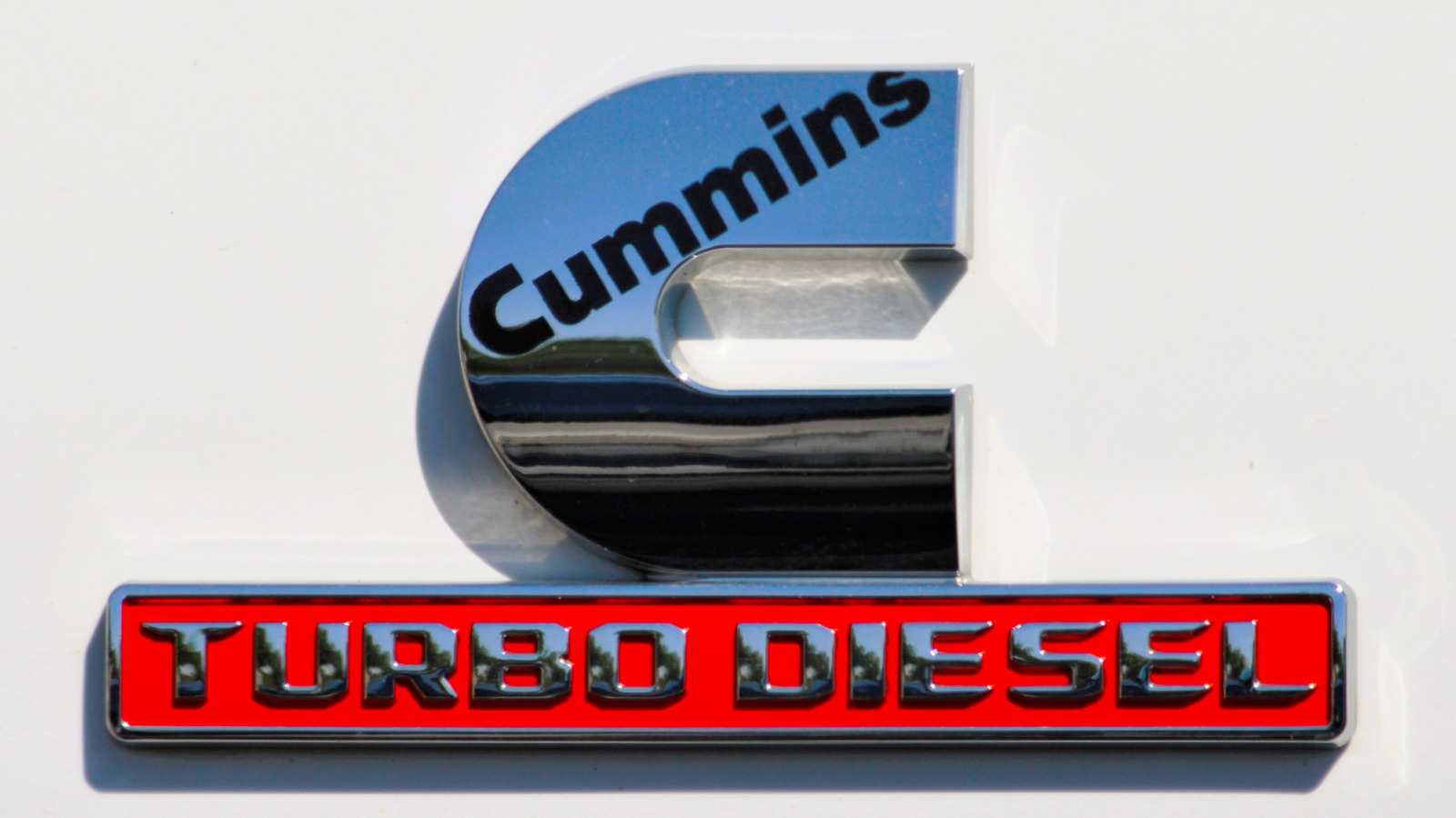 누가 Cummins를 설립했으며 그의 엔진이 다른 이유는 무엇입니까?