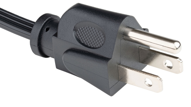 유형 B 전기 플러그 남성의 클로즈업