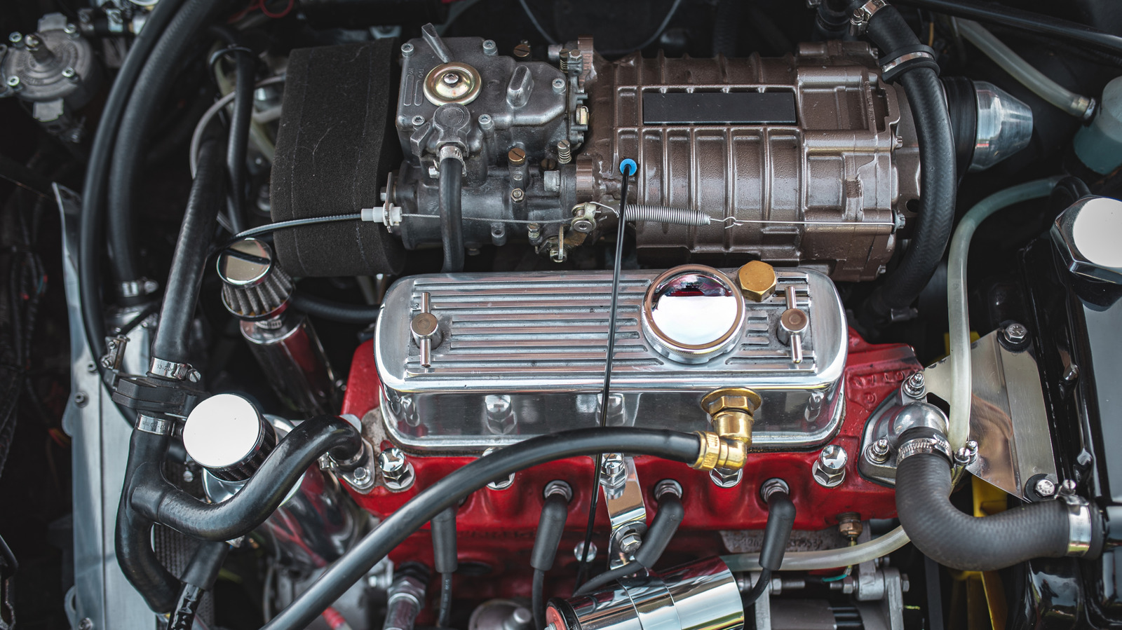 같은 차에 과급과 터보를 넣을 수 있습니까?