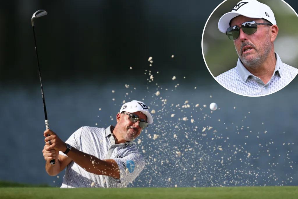 Phil Mickelson은 2025 PGA Championship에서 끔찍한 출발