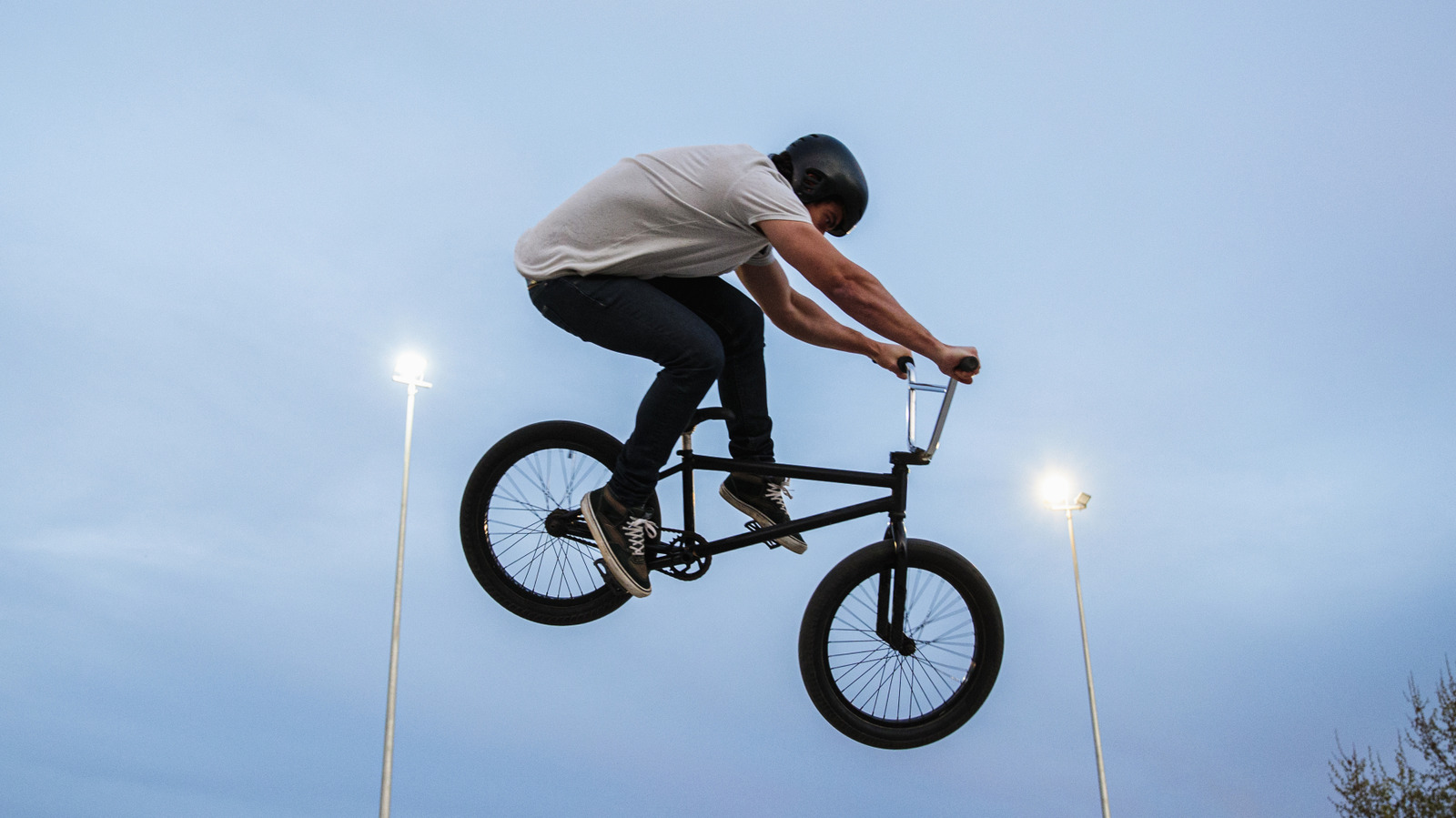 BMX는 무엇을 의미하고 스포츠는 언제 시작 했습니까?