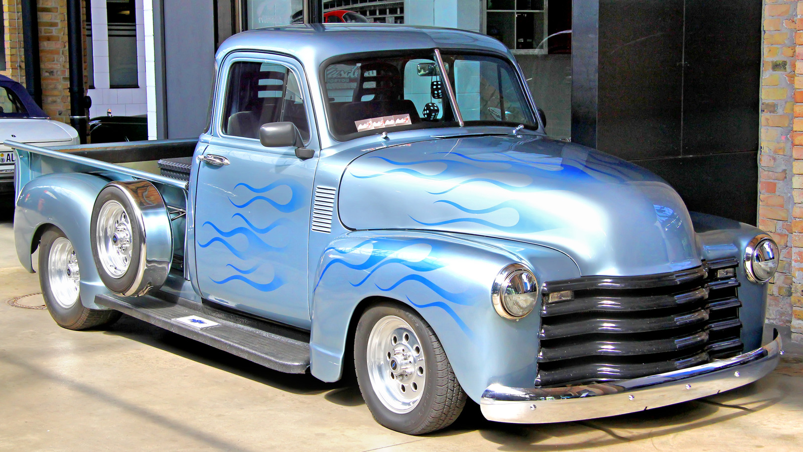 멋진 로우 라이더를 만드는 5 개의 미국 픽업 트럭