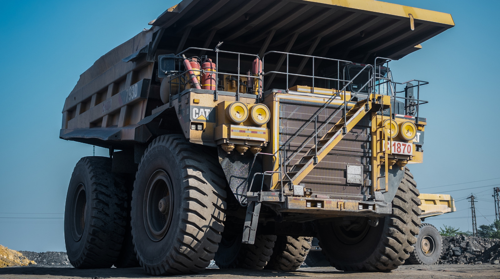 세계에서 가장 큰 타이어는 얼마이며 비용은 얼마입니까?