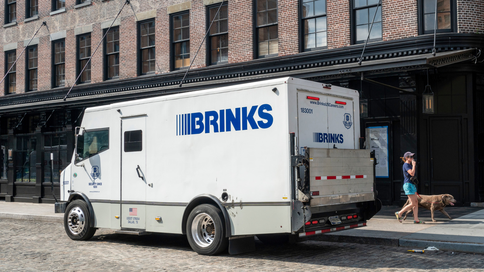 Brinks Truck은 어떤 종류의 트럭입니까 (그리고 직접 살 수 있습니까?)
