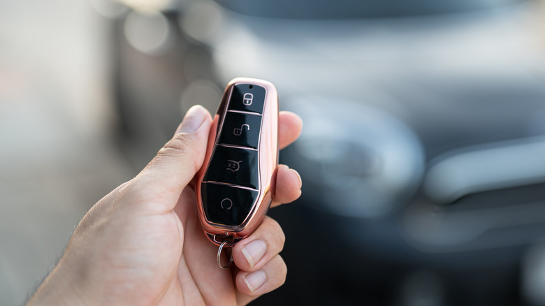 스마트 키는 미니 컨트리 맨에게 열렸습니다