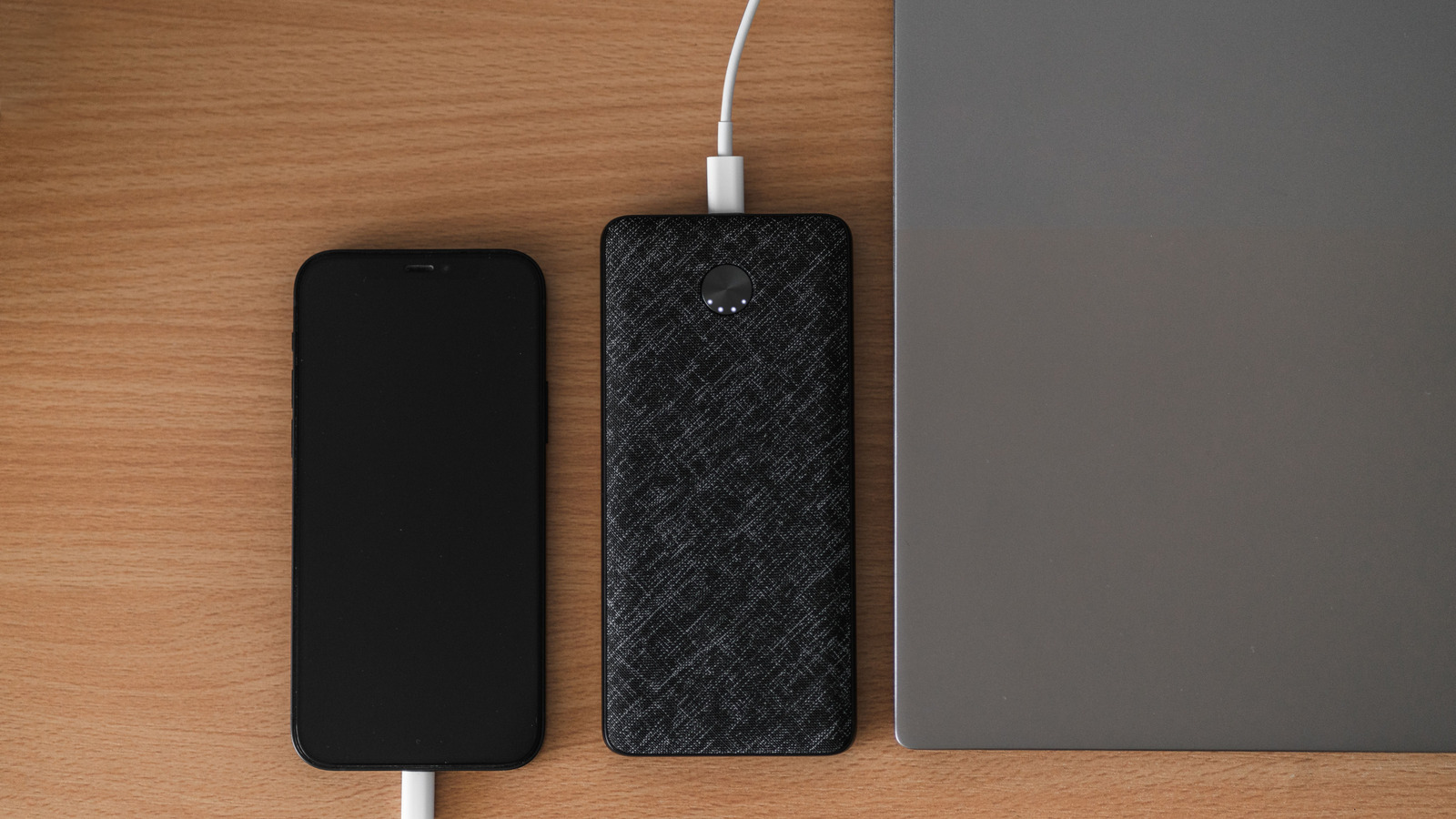 USB-C 노트북 충전기를 사용하여 전화를 충전 할 수 있습니까?