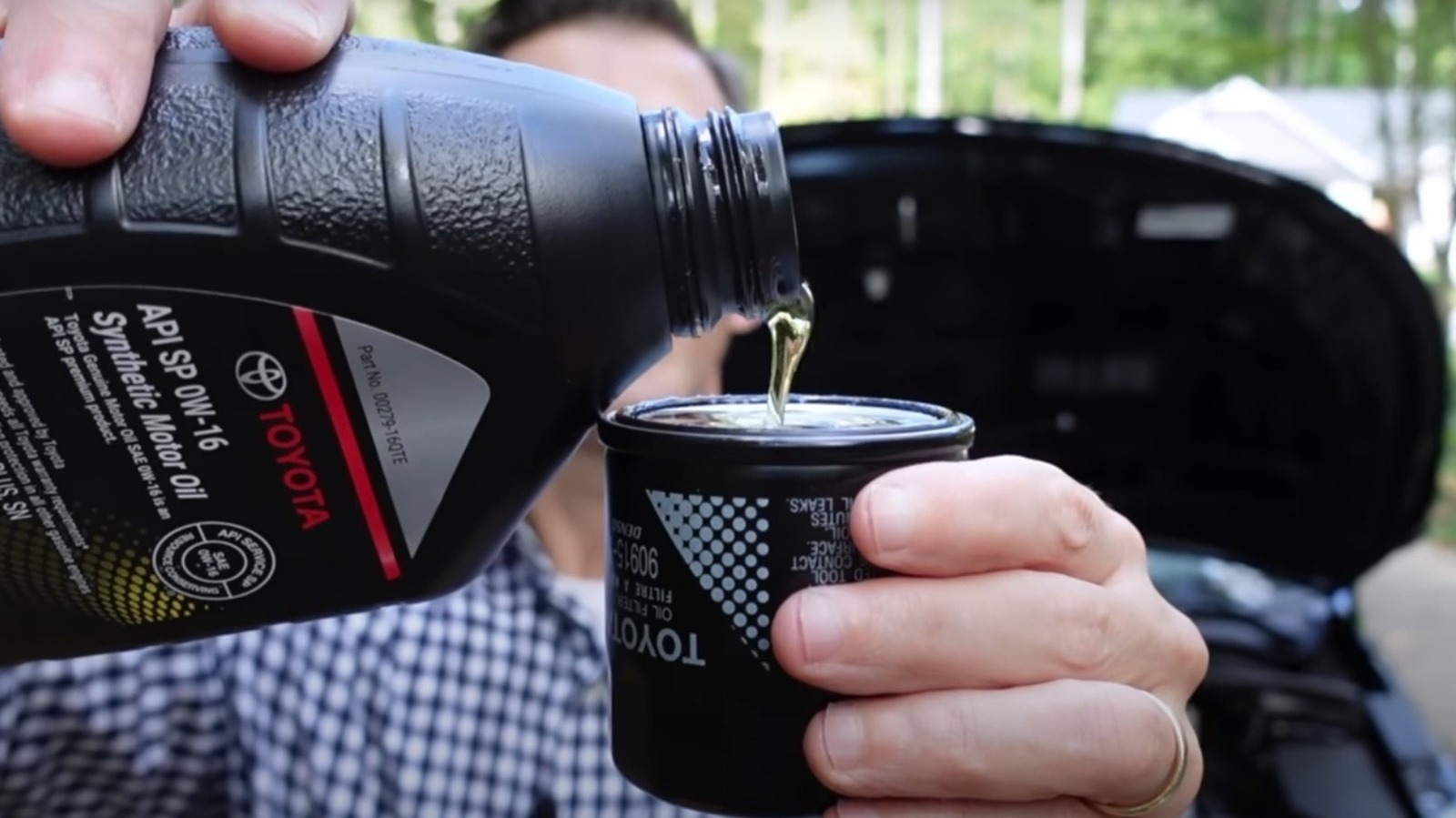 오일 필터를 실제로 미리 채워야합니까?