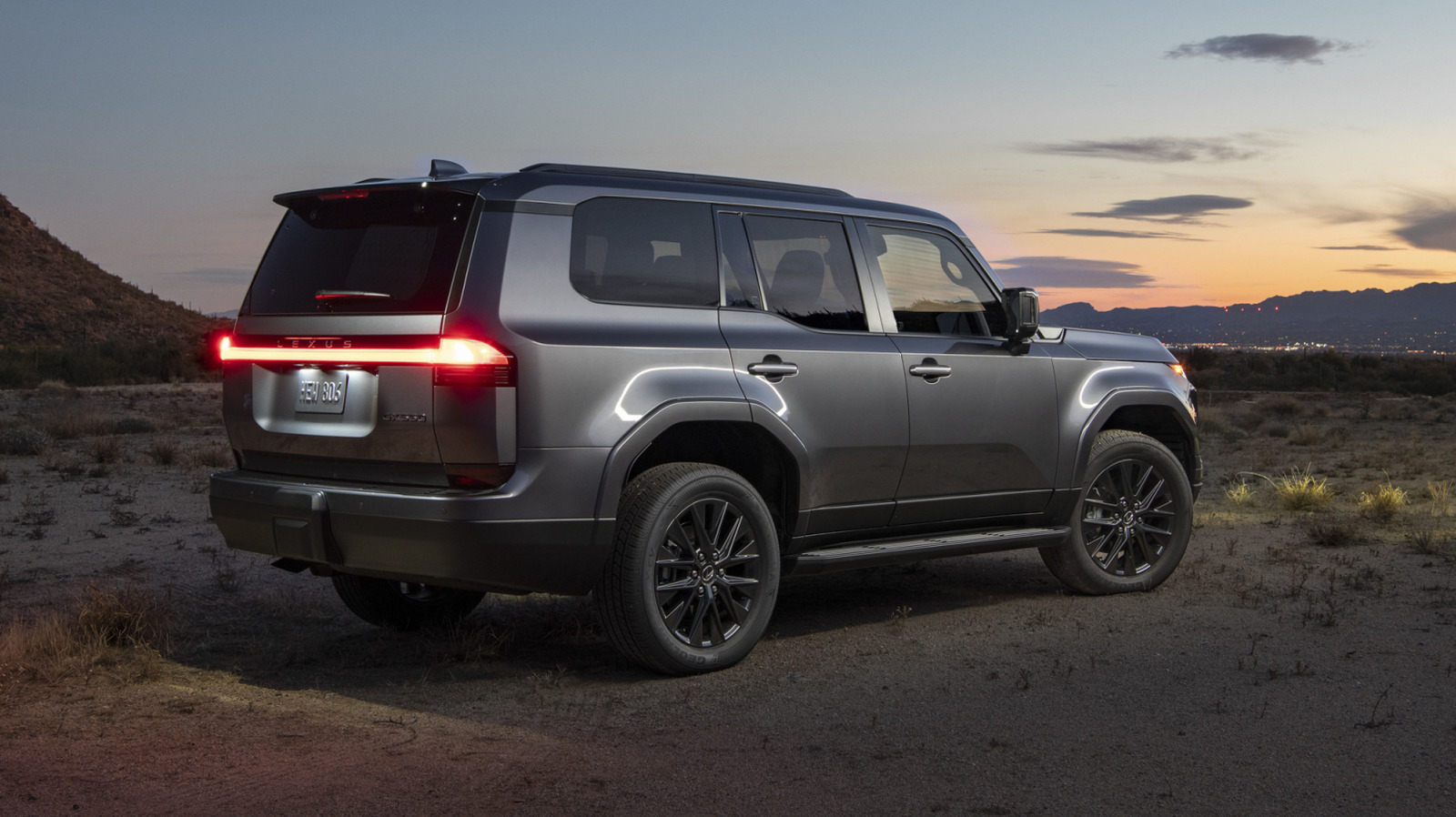 3 열 좌석이있는 Lexus 차량은 무엇입니까?