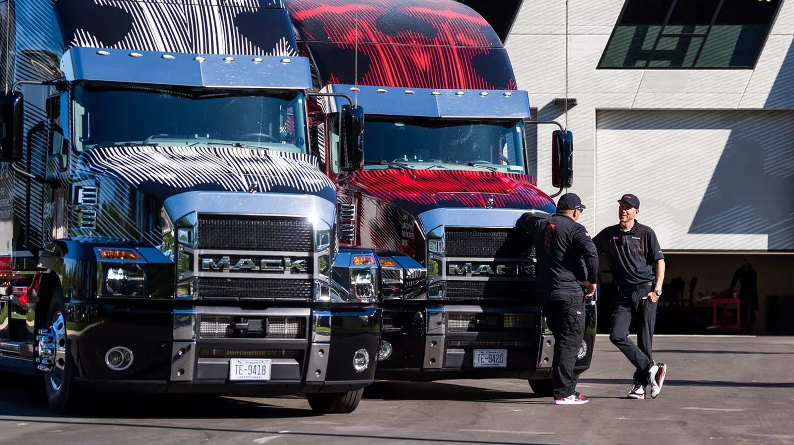 Mac 또는 Mack Truck입니까? 회사가 어떻게 이름과 로고를 얻었는지 살펴 봅니다.