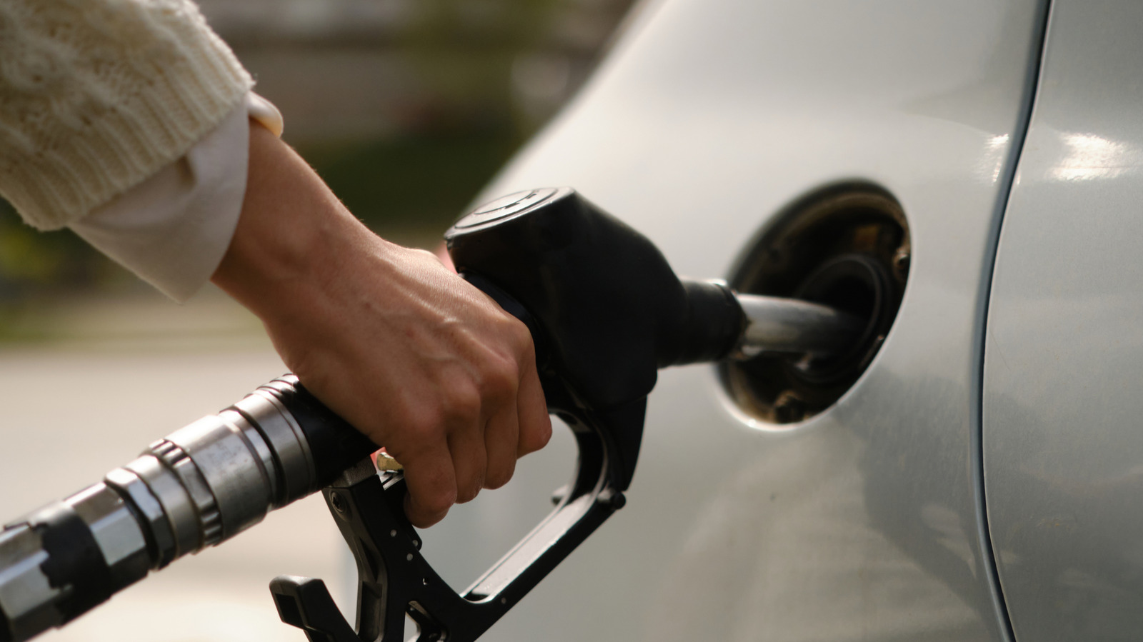 가스 탱크가 어느쪽에 있는지 알 수있는 쉬운 방법