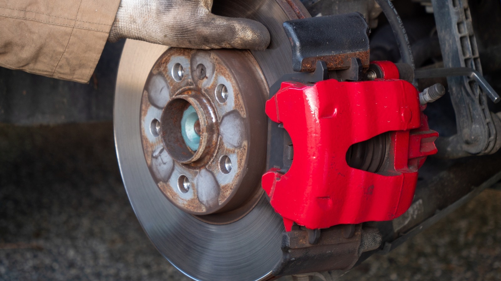 브레이크 캘리퍼 피스톤은 무엇을하고 평균 자동차는 몇 개가 필요합니까?