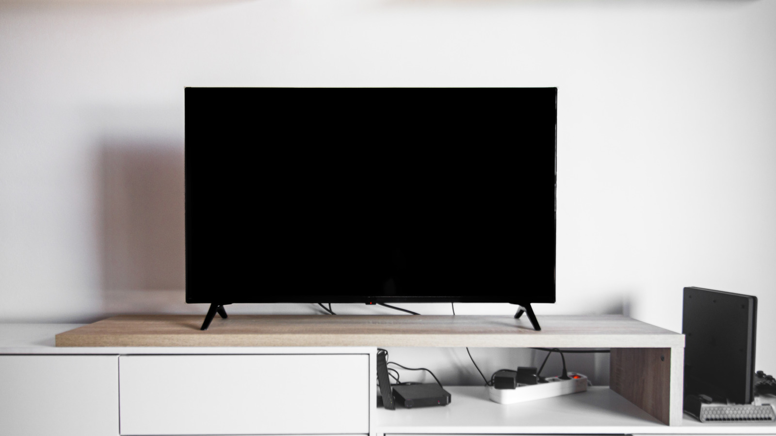 TV는 대기 모드에서 전기를 사용합니까?