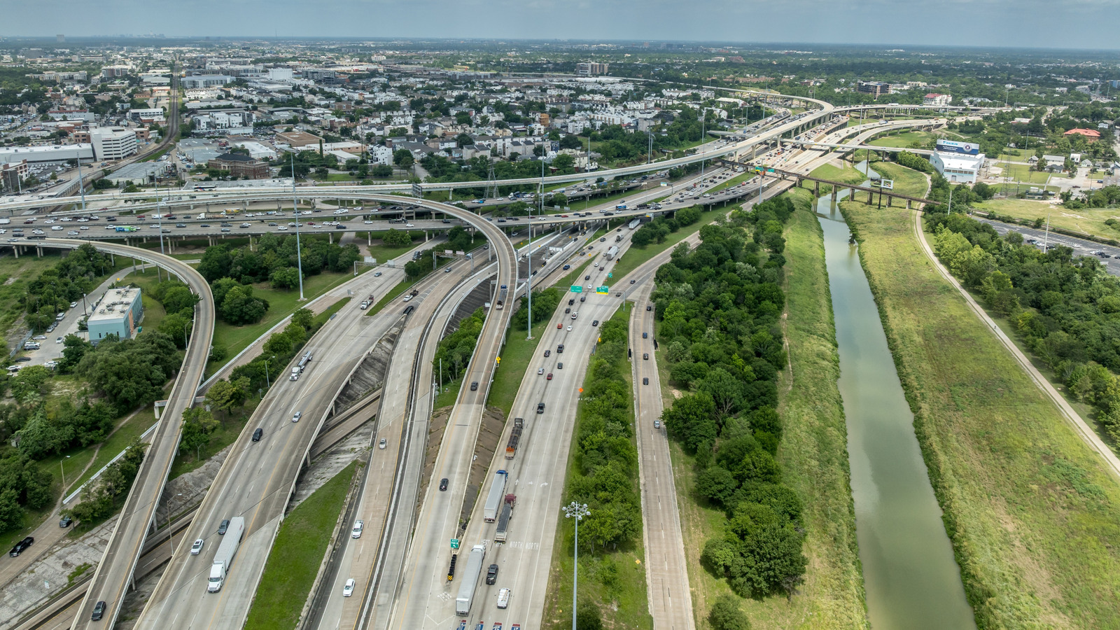 미국 노선 대 고속도로 : 차이점은 무엇입니까?